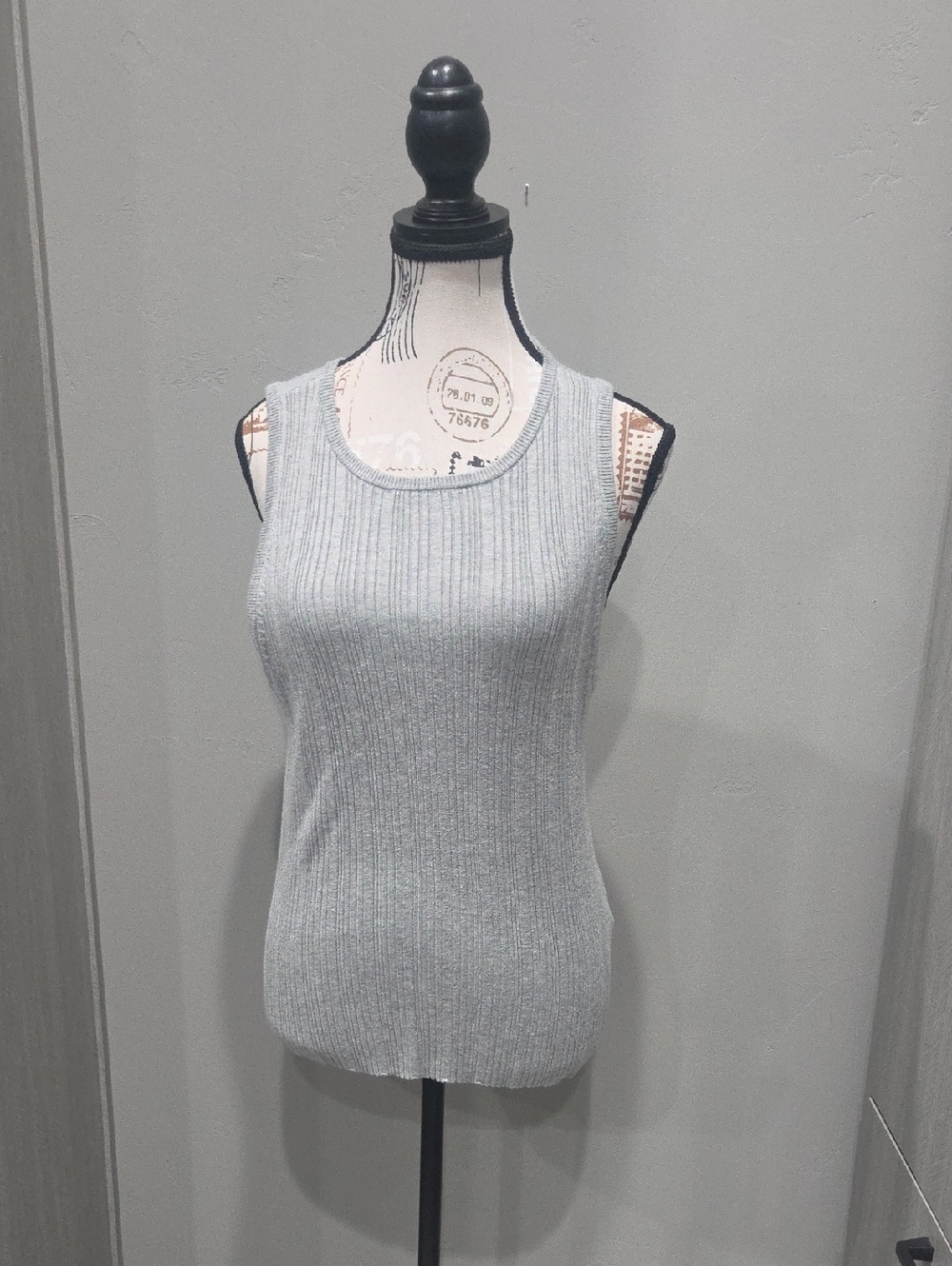 Ribbed Scoop Neck Tank Top - Light Gray
